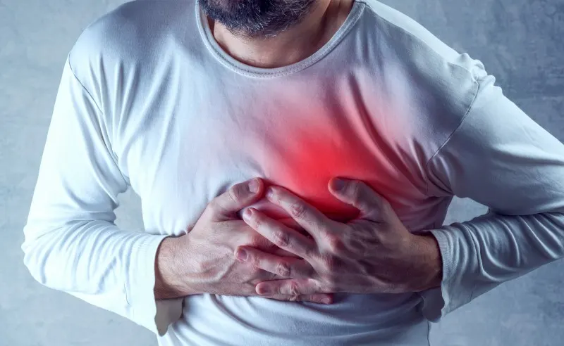برای درد قفسه سینه چه قرصی بخوریم؟ راهنمای جامع تشخیص و درمان