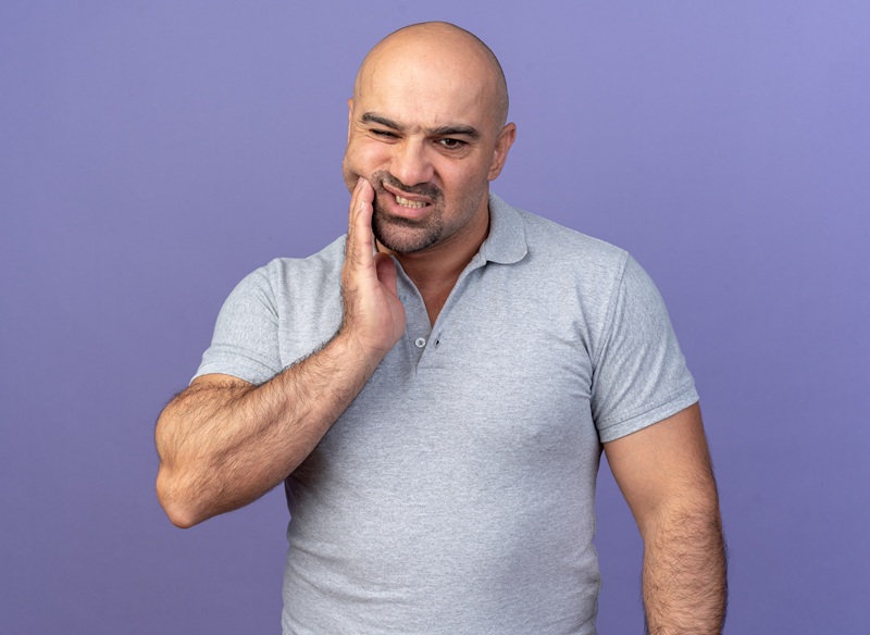 عوارض ایمپلنت دندان؛ بررسی خطرات، ریسک‌ها و راه‌های پیشگیری